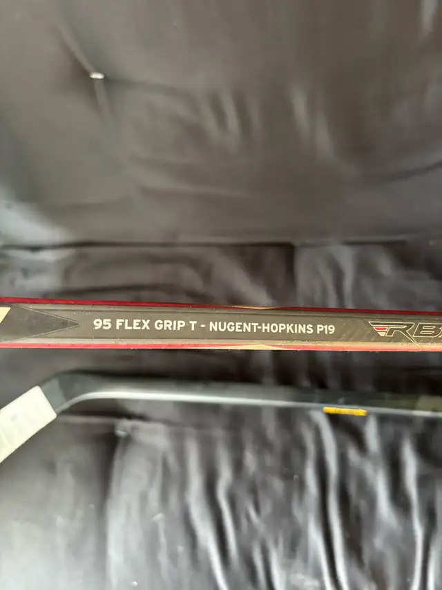 Senior Left Hand Hockey Sticks in Hockey in Hamilton - Image 6