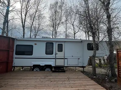 1998 general coach Great condition awning with brand new arms Sleeps 6 Rear kitchen Skylight Bathroo...