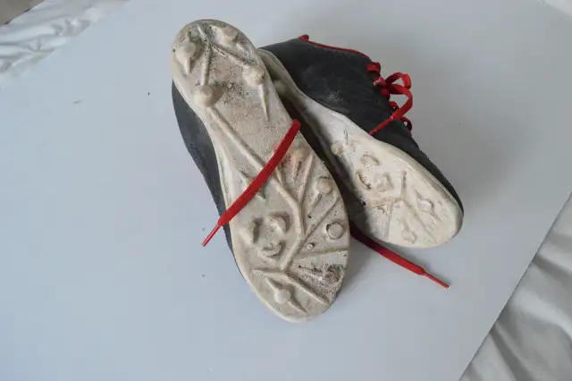 Chaussures de soccer / Foot US Taille US 2 Enfant 6-7 ans in Soccer in Longueuil / South Shore - Image 3