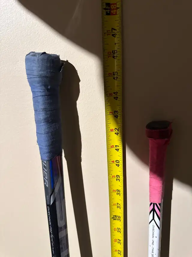  Youth right hand hockey sticks  in Hockey in Winnipeg - Image 3