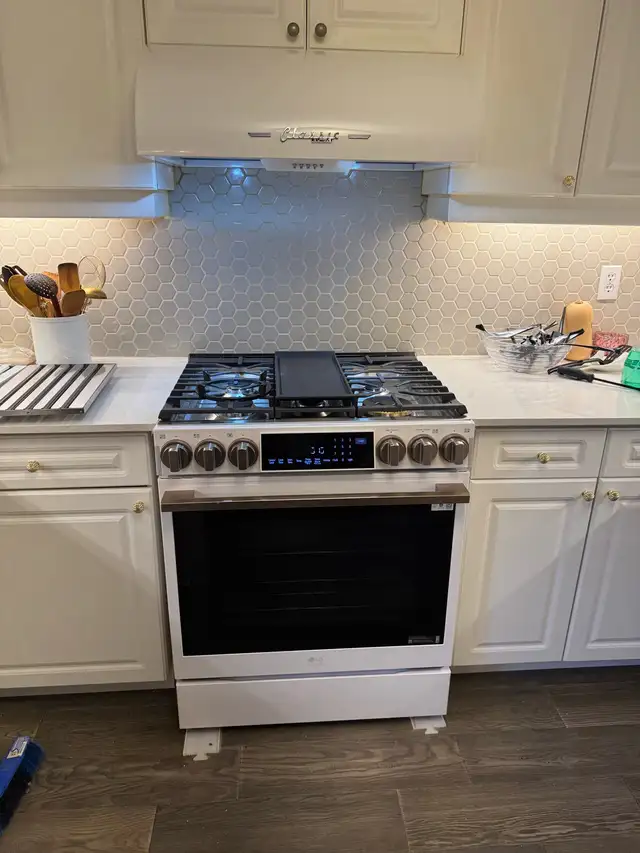 Range hood Gas stove installer in Stoves, Ovens & Ranges in Markham / York Region - Image 4