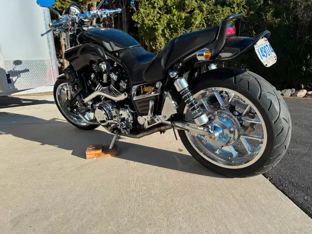 Chrome & Carbon Yamaha V-Max in Street, Cruisers & Choppers in Vernon - Image 5