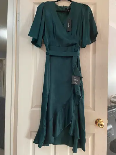 Brand NEW - Lulu’s Emerald Fluttery Sleeve Tiered Long dress, View more