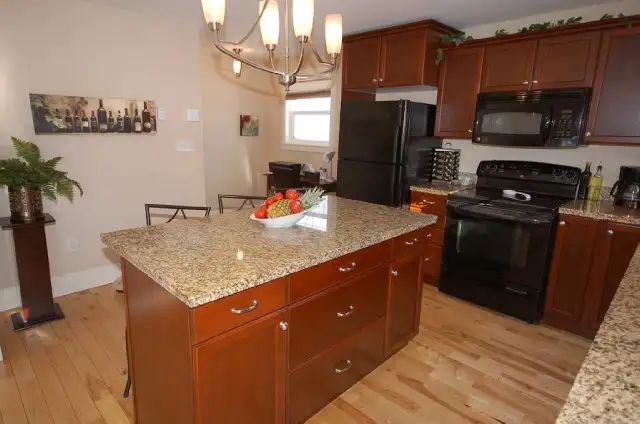 Townhouse style condo for rent in downtown Charlottetown in Long Term Rentals in Charlottetown - Image 7