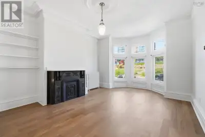 Private rooms available in a beautifully renovated heritage home in downtown Halifax, walking distan...