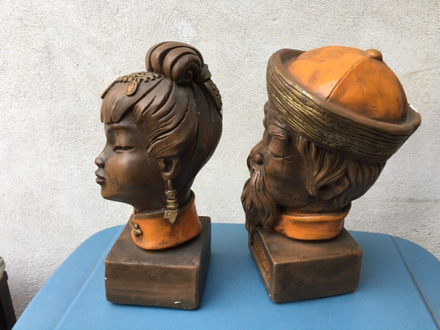 1960s Chalkware Regal Couple (?Universal Statuary Corp) in Arts & Collectibles in Kitchener / Waterloo - Image 2