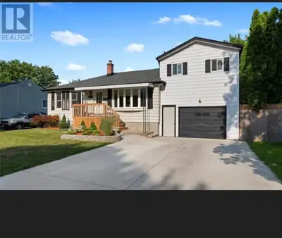 Beautiful side split 3-level home located in a quiet family-friendly neighborhood in Sarnia. This we...