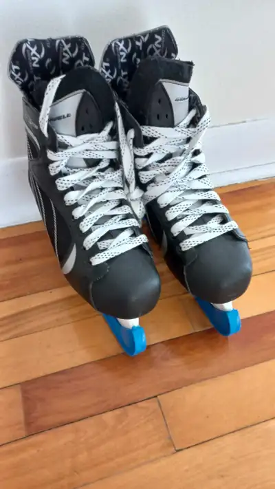 Patins de hockey Winnwell Winnwell hockey skate Size / taille 8 Very little used Très peu servi