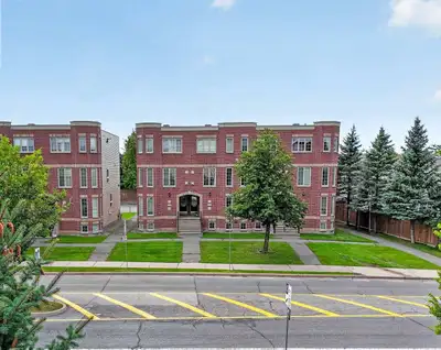 Ground Level 2 floor staked condo for rent in Barrhaven. Main floor -Kitchen -Kitchen Knook -Living...