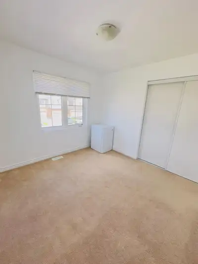 1 PRIVATE ROOM for GIRL ONLY rent in brampton upper level