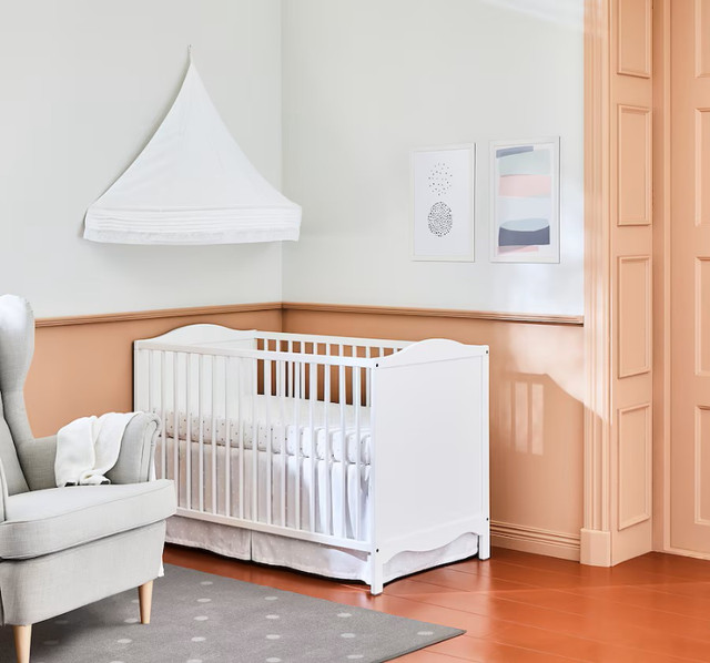baby bed - Like new in Cribs in Edmonton - Image 2