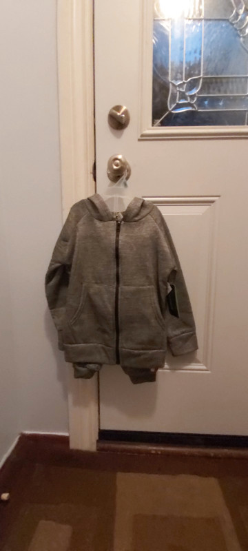 2 Piece Hoodie and Pant Set in Kids & Youth in Kitchener / Waterloo