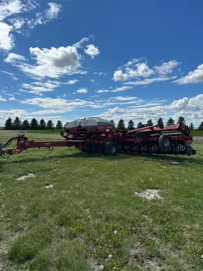 I'm selling a Case IH 1245 Early Riser Planter, a reliable tool for precision planting! This planter...