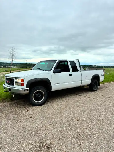 1998 GMC 2500 Sierra Longbox 4x4 work truck for sale. 6.5 Turbo diesel, new engine 2 years ago. 1000...