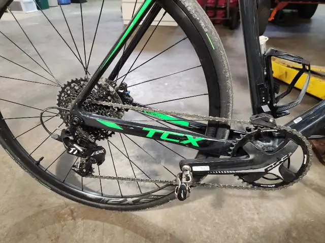 Giant Tcx Slr 2 in Road in Ottawa - Image 3