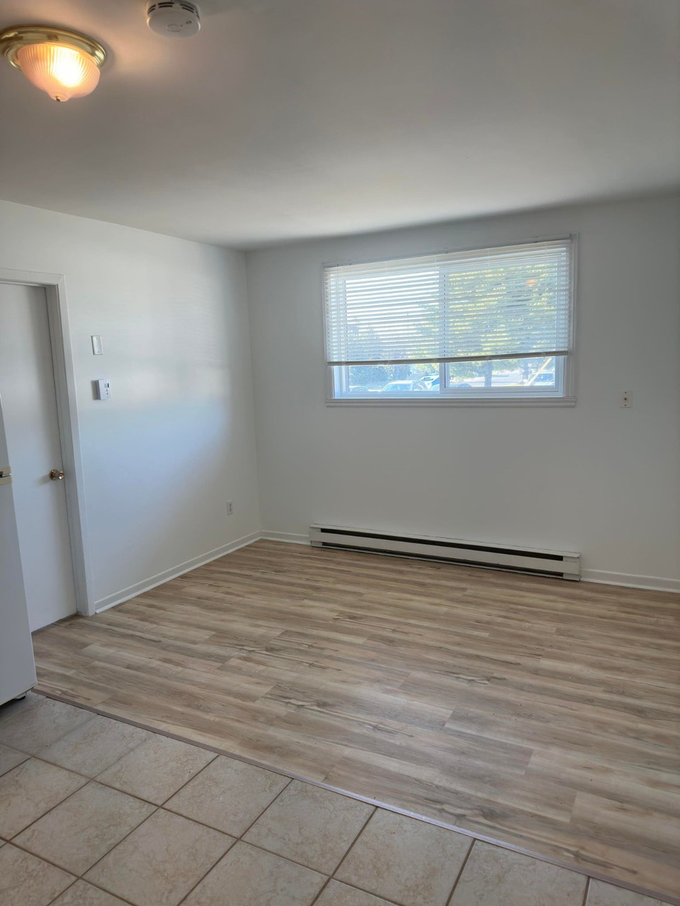 3 1/2 à louer, Rue Groulx, Granby 825$/mois.  Disp. 1er Novembre 5