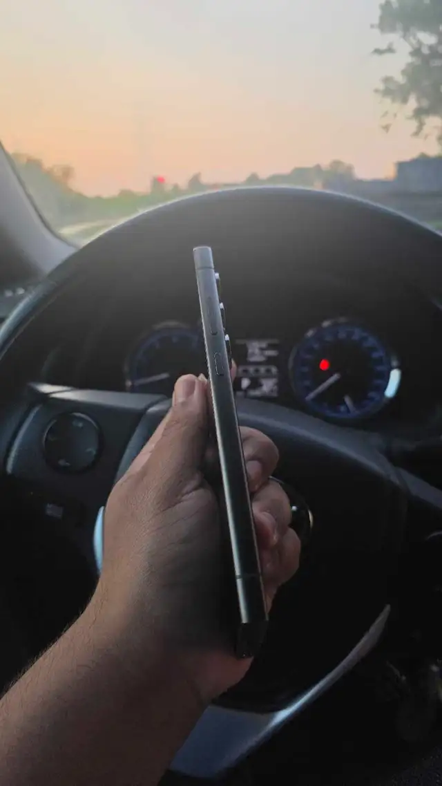Samsung S24 Ultra 256gb Unlocked in Cell Phones in Windsor Region - Image 5