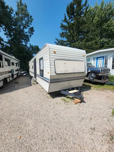 8' x 34' Summit trailer 2 tipouts, with rear master bedroom and front bedroom with bunks. New water...
