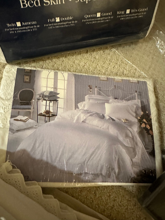 White Eyelet bedding /NEW in packages - Double/ make me an offer in Other in Mississauga / Peel Region - Image 4