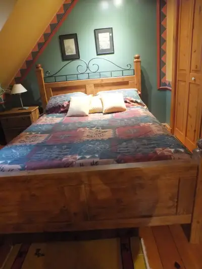 Ensemble chambre à coucher en pin Queen, View more