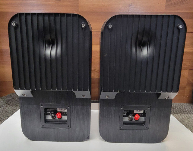 Polk S20 Bookshelf Speaker Pair - Black Walnut in General Electronics in Windsor Region - Image 3