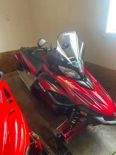 Yamaha Vector GT. Mint Condition. 4 stroke 1049cc. Reverse, handle/thumb warmer, plug heated helmet....