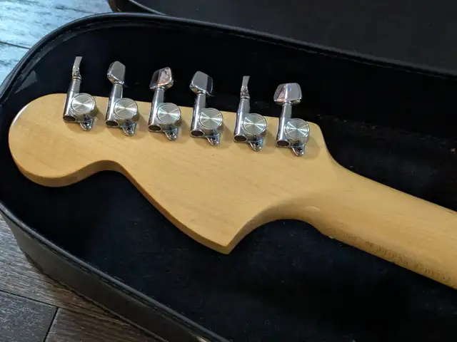 Vintage Japanese Stratocaster Clone from '70s in Guitars in Markham / York Region - Image 11