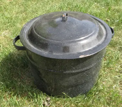 VTG. COTTAGE COUNTRY HOME DECOR - CANNERS - JARS -  BOTTLES MISC, View more