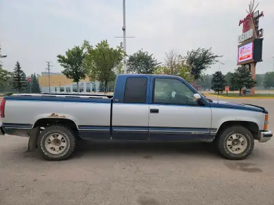 1992 chevy silverado 2wd Solid runner, starting to show it's age for sure. Has the 350 TBI runs amaz...