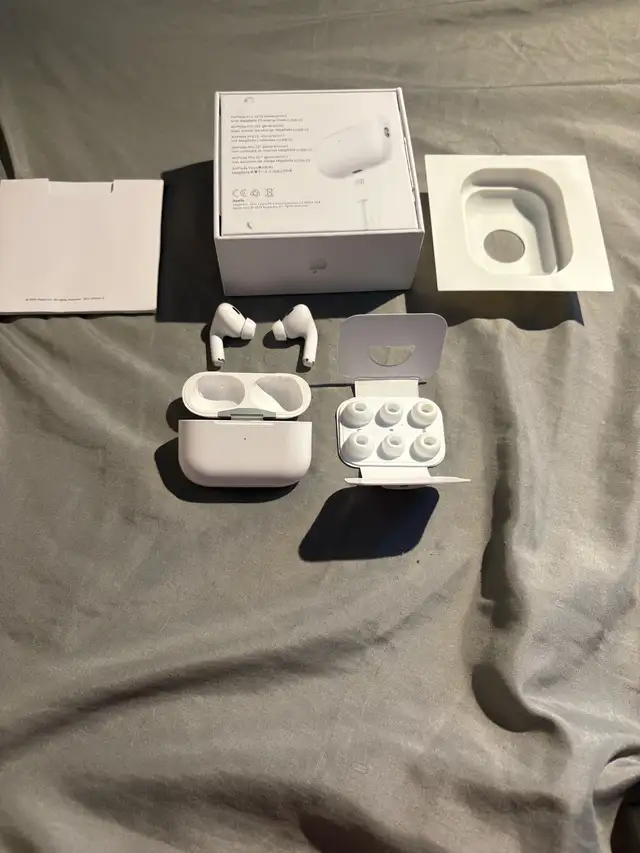 AirPods Pro 2 ( usb-c) in Toys & Games in Laval / North Shore - Image 4