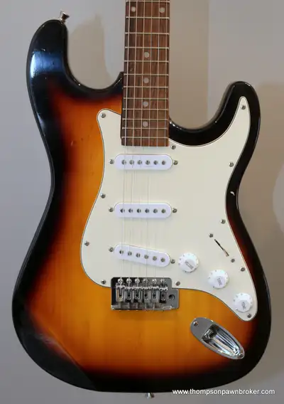 NO NAME ELECTRIC GUITAR (DAM.)(STRAT COPY), View more