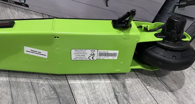 Razor Black Label E90 Electric Scooter- Green used in Skateboard in Oshawa / Durham Region - Image 4