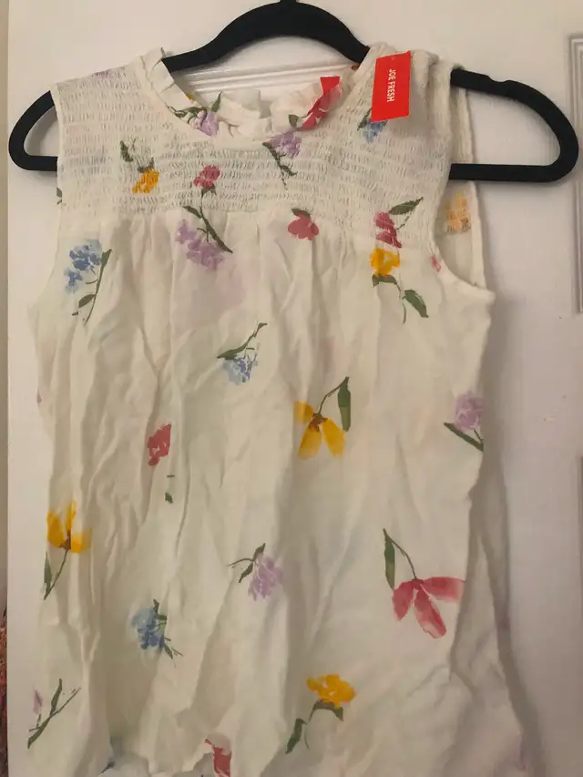 NWT Joe Fresh Floral smocked top size XS (2/4)