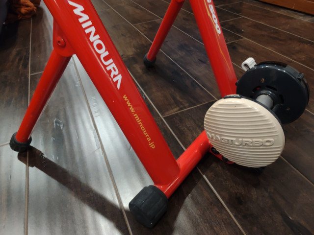 Minoura indoor bike trainer in Exercise Equipment in Markham / York Region - Image 4
