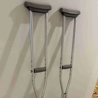 béquilles/crutches, View more