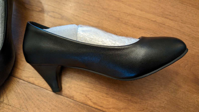 6.5 Women's Heels in Women's - Shoes in North Bay - Image 3