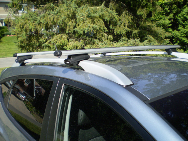 Thule roof mount rack for Tucson/SUV with rails dans Autre  à Ouest de l’Île