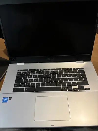 Je vend l’ordinateur Il a été utilisé quelques fois, en bon état