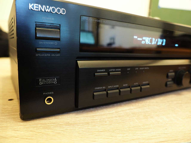 Kenwood VR-605 5.1 Channel 500 Watt AV Receiver in Stereo Systems & Home Theatre in Renfrew