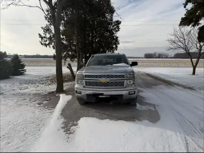 2014 Chevy Silverado 1500 double cab, 259,178 km on the engine and transmission Truck runs but does...