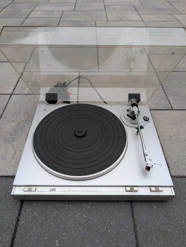 VINTAGE JVC MODEL L-A21 TURNTABLE - Tested in Stereo Systems & Home Theatre in Markham / York Region - Image 3