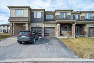 - Welcome to Barrhaven (Nepean) Ottawa, New Subdivison. - Close to Park, School and near transport f...