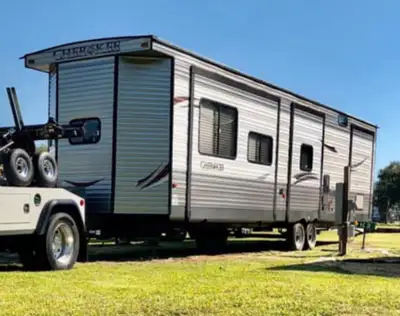Moving RVs/ campers Canada wide. We offer a wide variety of towing, hauling services. Based in Winni...