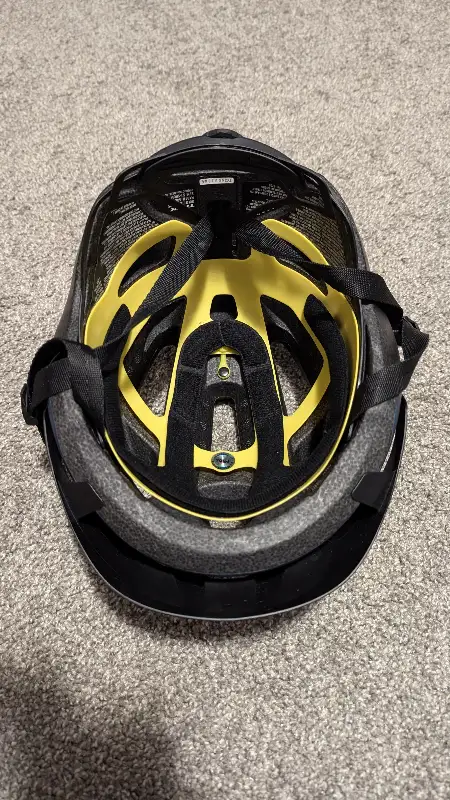 Trek Solstice Bike Helmet with MIPS in Clothing, Shoes & Accessories in Kitchener / Waterloo - Image 4