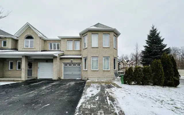 Barrhaven Cresthaven Dr End unit townhome for rent in Long Term Rentals in Ottawa - Image 3