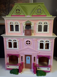Vintage Fisher Price Loving Family Doll House