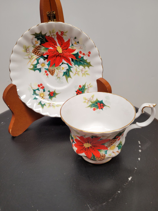 VTG Royal Albert “Yuletide” Cup & Saucer in Arts & Collectibles in Dartmouth - Image 2