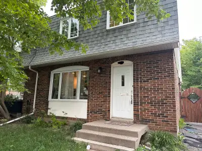 Jolie chambre à louer dans maison agréable quartier tranquille et bien situé . Accès à Toute les com...
