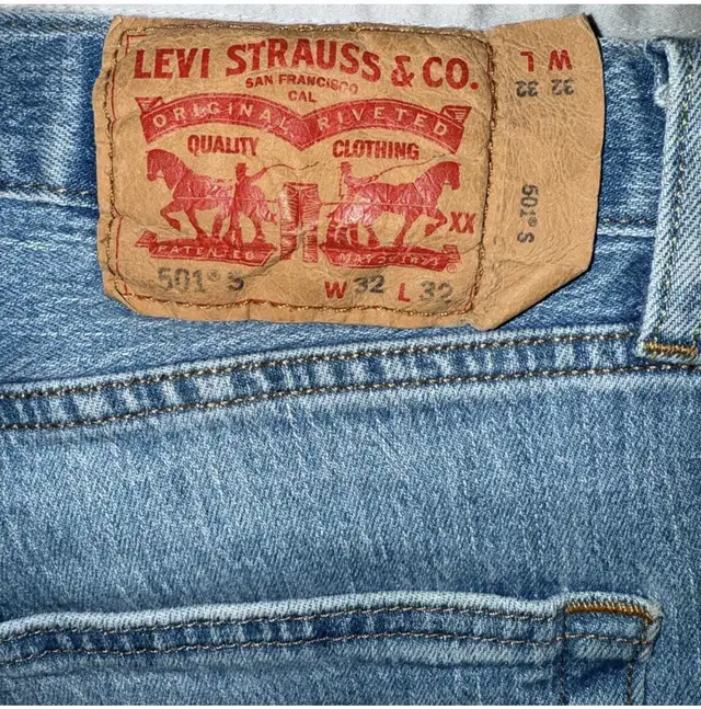 LEVI’S 501 DISTRESSED SKINNY JEANS in Women's - Bottoms in City of Toronto - Image 6