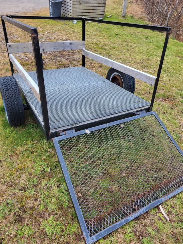 Utility trailer, used around yard. 6FT X 4FT BED.Easy  in Cargo & Utility Trailers in Yarmouth - Image 2